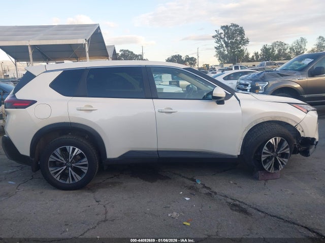 JN8BT3BAXPW433974 Nissan Rogue Sv Fwd