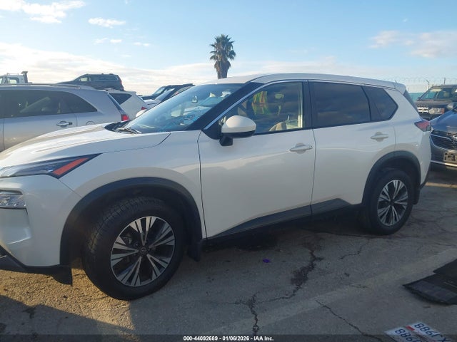JN8BT3BAXPW433974 Nissan Rogue Sv Fwd