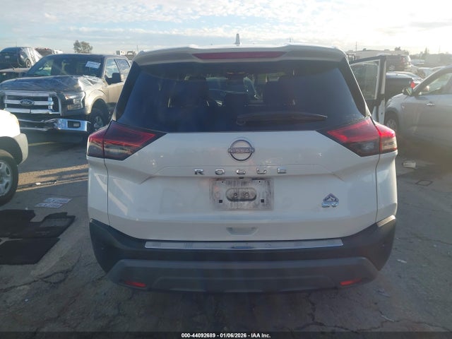 JN8BT3BAXPW433974 Nissan Rogue Sv Fwd