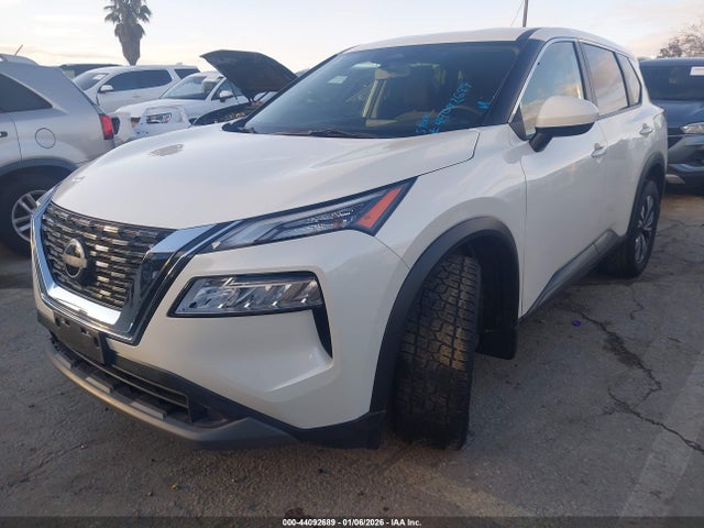 JN8BT3BAXPW433974 Nissan Rogue Sv Fwd