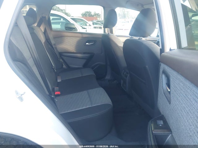 JN8BT3BAXPW433974 Nissan Rogue Sv Fwd