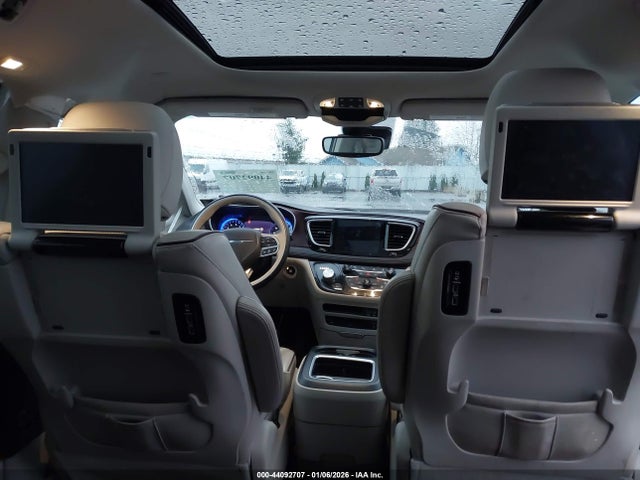 Chrysler Pacifica Limited 2017 2C4RC1GG8HR634844 Image 17