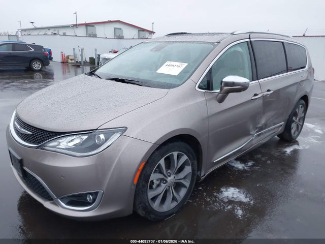 Chrysler Pacifica Limited 2017 2C4RC1GG8HR634844 Image 2