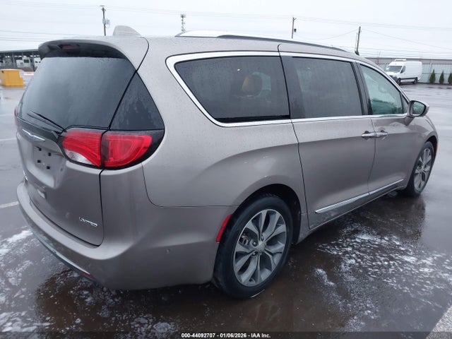 Chrysler Pacifica Limited 2017 2C4RC1GG8HR634844 Image 4