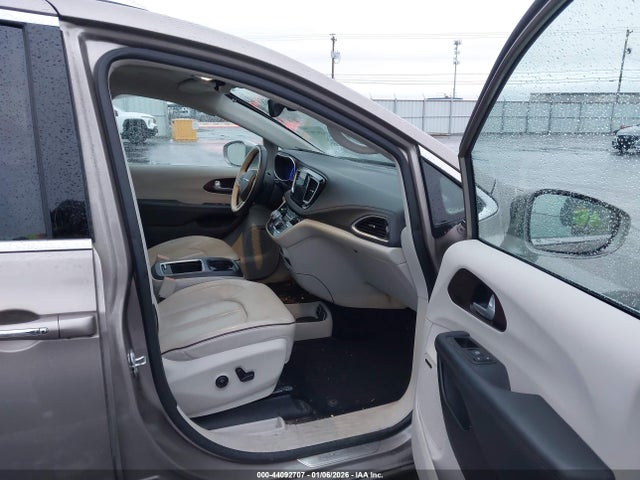 Chrysler Pacifica Limited 2017 2C4RC1GG8HR634844 Image 5