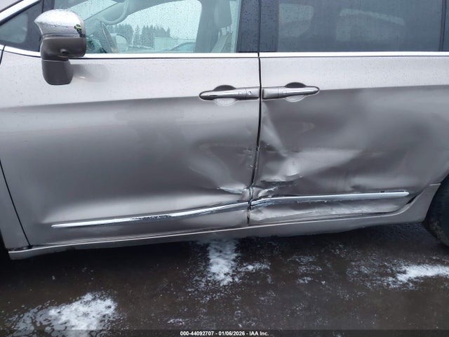 Chrysler Pacifica Limited 2017 2C4RC1GG8HR634844 Image 6