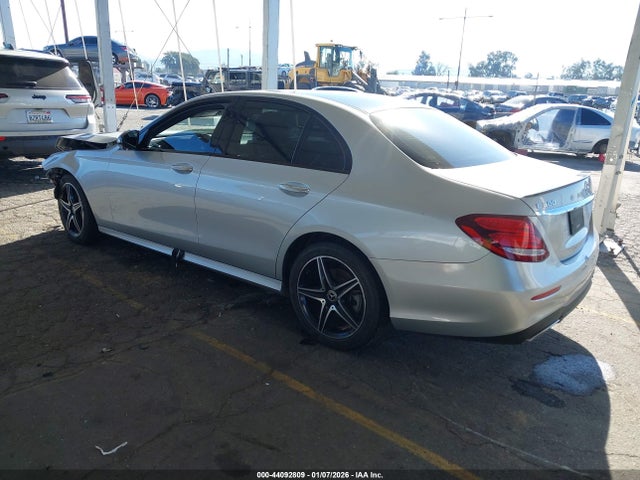 Mercedes-Benz E 300 2019 WDDZF4JB1KA567978 Image 3