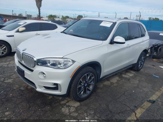 2018 BMW X5 5UXKR2C53J0Z19136 Photo 1