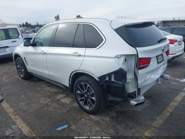 2018 BMW X5 5UXKR2C53J0Z19136 Photo 2