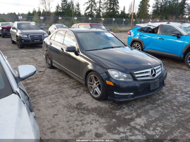 2012 MERCEDES-BENZ C 300 WDDGF8BB7CR191237