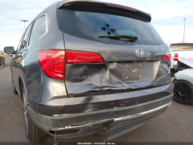 Honda Pilot Touring 2017 5FNYF5H96HB024236 Image 6