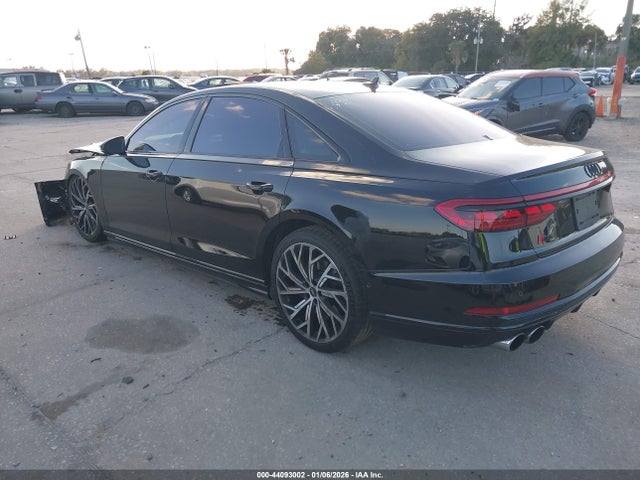 2021 AUDI S8 WAU8SBF8XMN025354 Photo 2