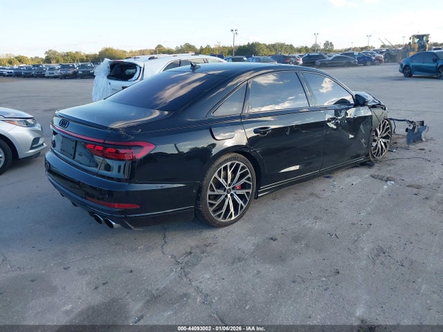 2021 AUDI S8 WAU8SBF8XMN025354 Photo 3
