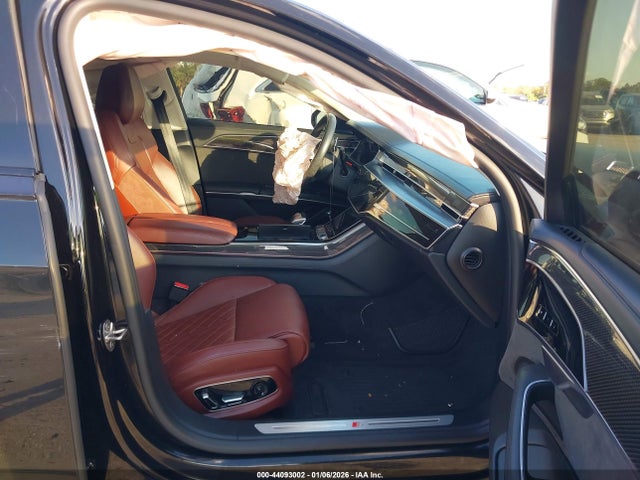 2021 AUDI S8 WAU8SBF8XMN025354 Photo 4
