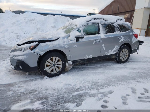 Subaru Outback 2.5i Premium 2018 4S4BSACCXJ3301708 Image 2