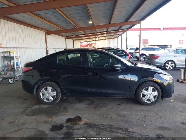 3MYDLBYV8KY512247 Toyota YARIS L