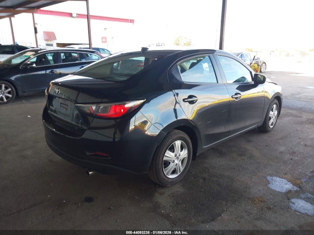 3MYDLBYV8KY512247 Toyota YARIS L