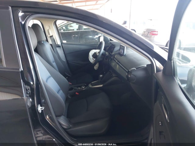 3MYDLBYV8KY512247 Toyota YARIS L