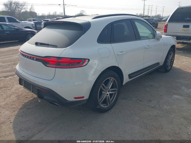 2022 PORSCHE MACAN WP1AA2A56NLB11972 Photo 3