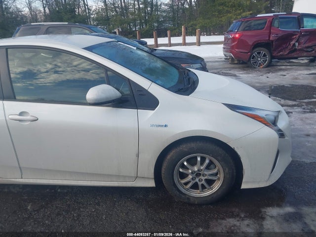JTDKBRFU8H3546606 Toyota Prius Two