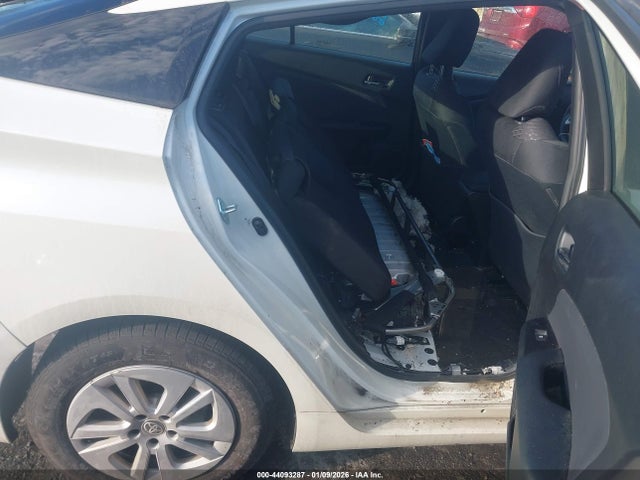 JTDKBRFU8H3546606 Toyota Prius Two