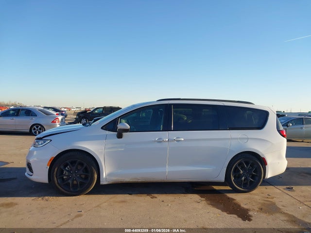 Auction sale of the 2023 Chrysler Pacifica Touring L, vin: 2C4RC1BG7PR629382, lot number: 44093289