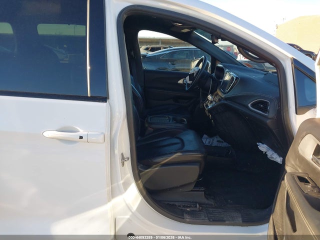 Auction sale of the 2023 Chrysler Pacifica Touring L, vin: 2C4RC1BG7PR629382, lot number: 44093289