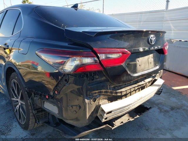4T1G11AK1MU427165 Toyota CAMRY SE