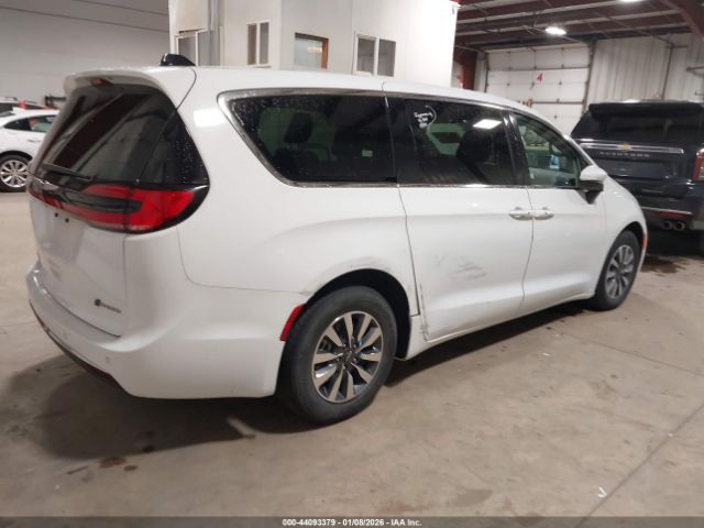 2023 CHRYSLER PACIFICA HYBRID 2C4RC1L70PR541045 Photo 3