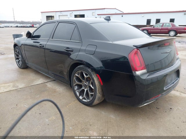 2018 CHRYSLER 300 2C3CCABT6JH201677 Photo 2