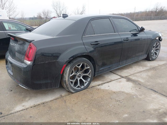 2018 CHRYSLER 300 2C3CCABT6JH201677 Photo 3