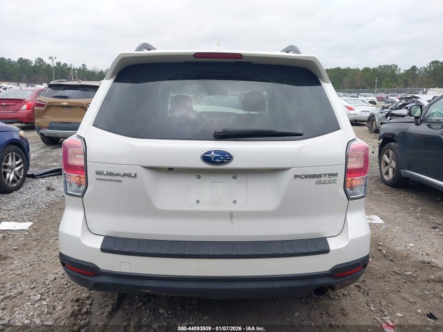Subaru Forester 2.5i Touring 2017 JF2SJAWC2HH440913 Image 17