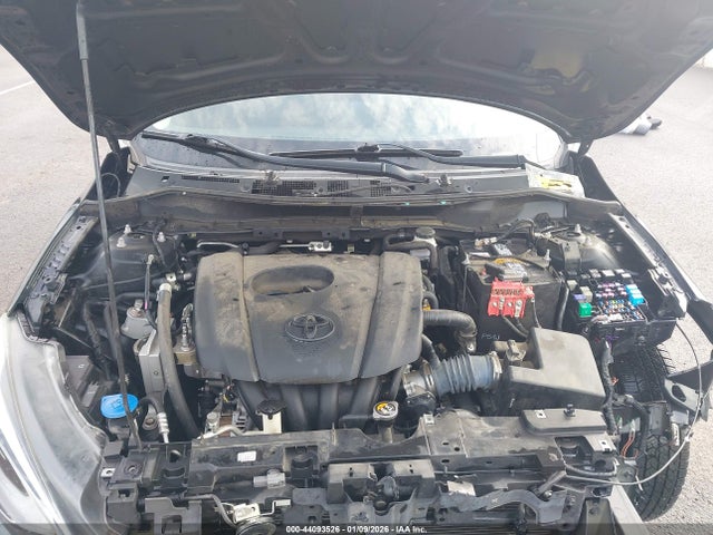 3MYDLBYV1KY507990 Toyota Yaris Xle