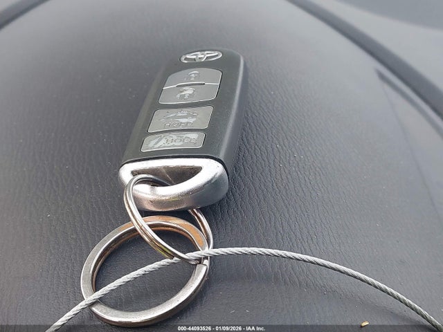3MYDLBYV1KY507990 Toyota Yaris Xle