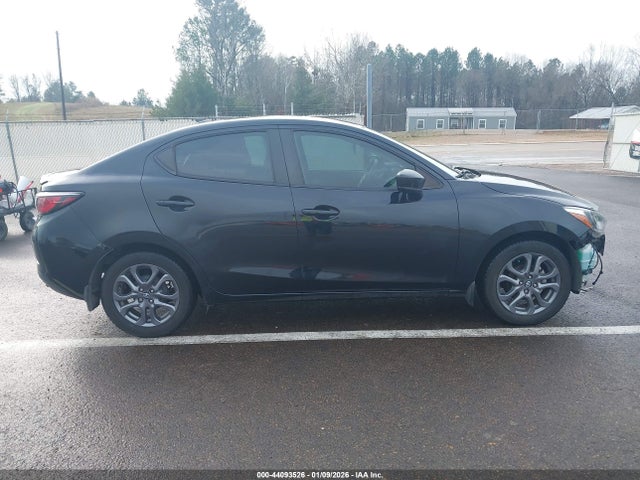 3MYDLBYV1KY507990 Toyota Yaris Xle