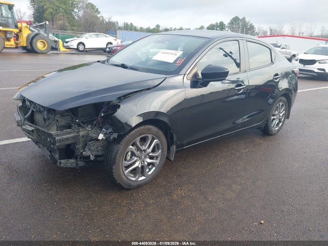3MYDLBYV1KY507990 Toyota Yaris Xle
