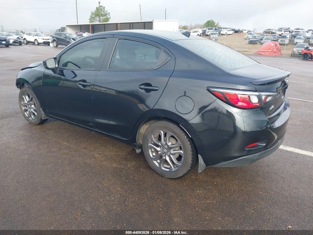 3MYDLBYV1KY507990 Toyota Yaris Xle