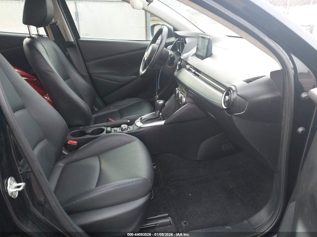 3MYDLBYV1KY507990 Toyota Yaris Xle