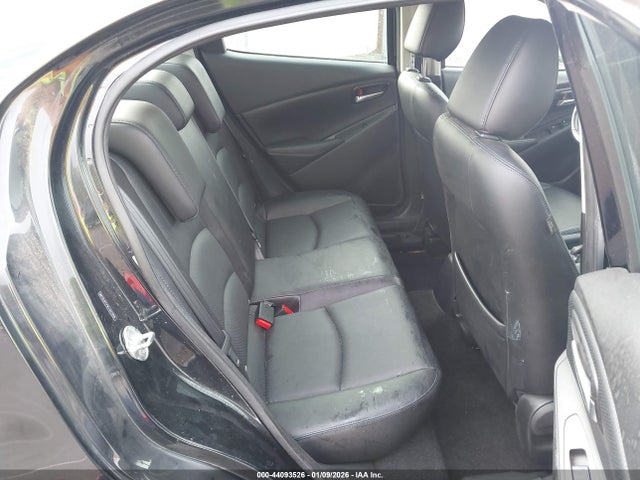 3MYDLBYV1KY507990 Toyota Yaris Xle