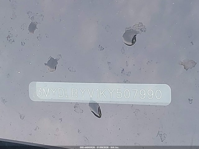3MYDLBYV1KY507990 Toyota Yaris Xle