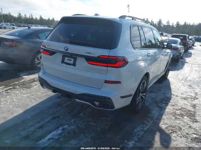 2025 BMW X7 5UX23EM03S9Z64550 Photo 3