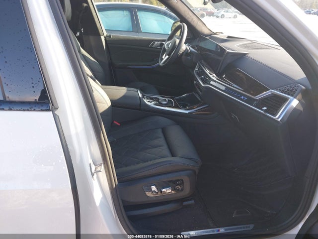 2025 BMW X7 5UX23EM03S9Z64550 Photo 4