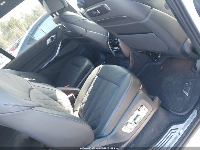2025 BMW X7 5UX23EM03S9Z64550 Photo 7
