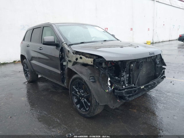 1C4RJFAG4JC252613 Jeep Grand Cherokee Altitude 4x4