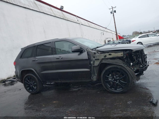 1C4RJFAG4JC252613 Jeep Grand Cherokee Altitude 4x4