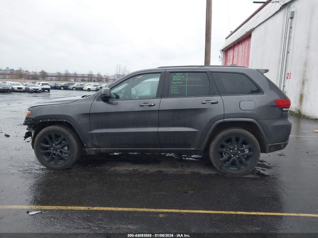 1C4RJFAG4JC252613 Jeep Grand Cherokee Altitude 4x4