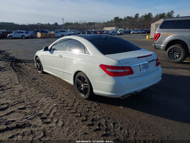 2011 MERCEDES-BENZ E 550 WDDKJ7CB1BF095654 Photo 2