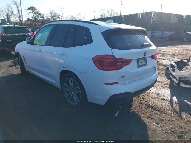 2018 BMW X3 5UXTS3C5XJ0Y98400 Photo 2