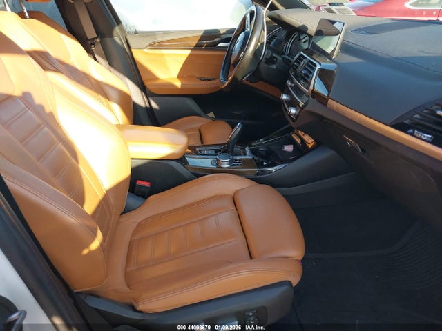 2018 BMW X3 5UXTS3C5XJ0Y98400 Photo 4