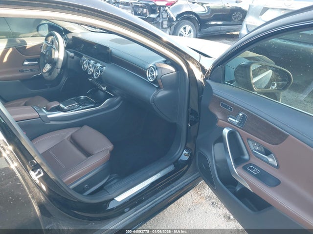 44093778 :رقم المزاد ، W1K3G5BB0MJ285387 vin ، 2021 Mercedes-benz Amg A 35 4matic مزاد بيع